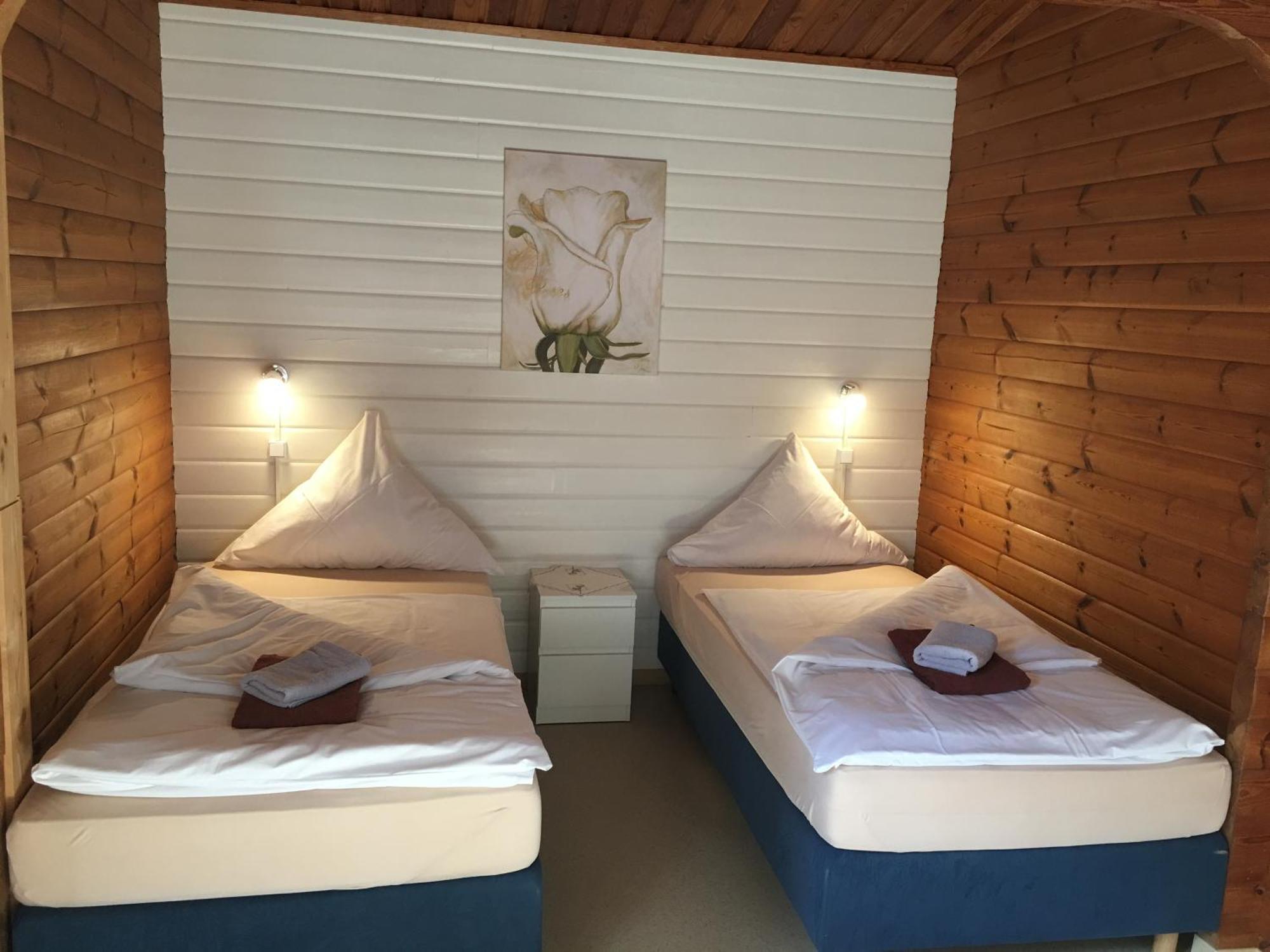 Abb Sportcenter Gaensefurth, Doppelzimmer Ohne Kueche, Standard Doppelzimmer Mit Kueche Hecklingen  Buitenkant foto